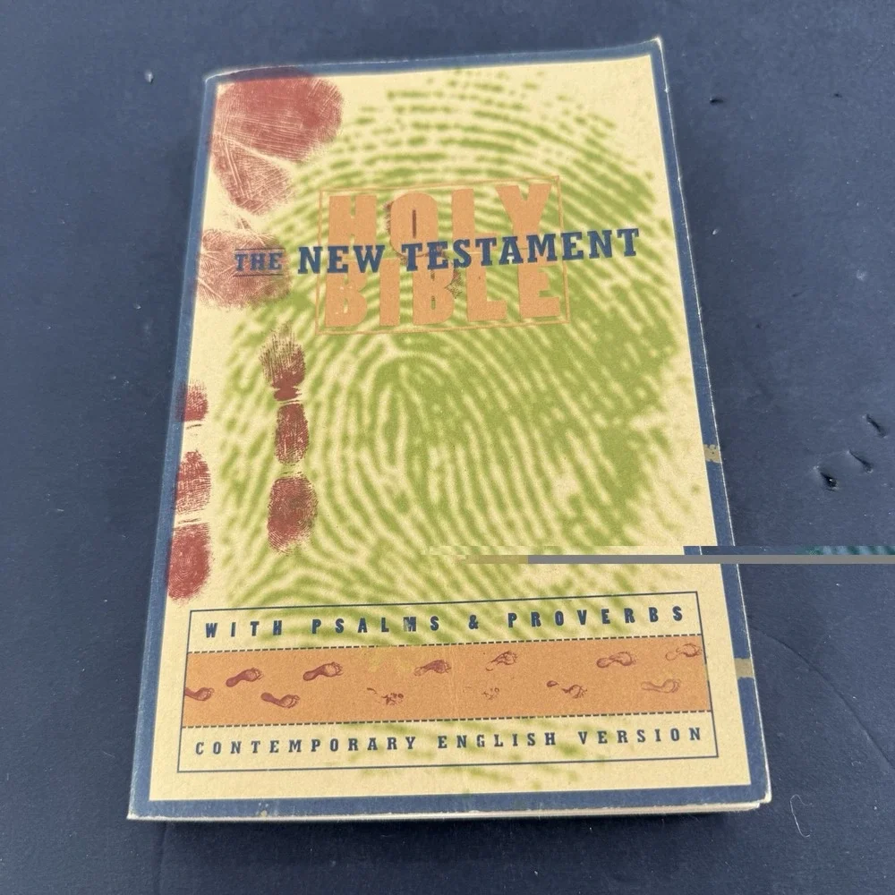 The New Testament with Psalms & Proverbs Bible CEV Campus Crusade 1996